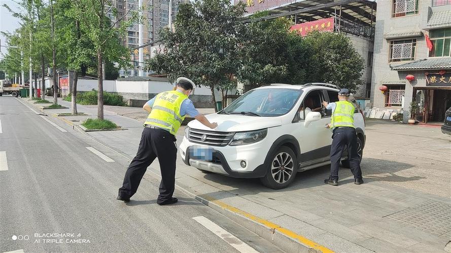 电警棍充电20个小时会怎样辅警持棍威胁交警怎么处理平板车侧翻堵路，威海交警两小时疏通, 你怎么看 专柜